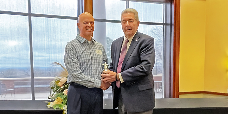 RSU President Larry Rice (right) was recently named the Claremore Chamber of Commerce’s Citizen of the Year. Outgoing Chamber Chairman Jim Simmons (left) made the presentation to Dr. Rice at the Chamber’s annual Meeting & Awards Luncheon on Jan. 25.
