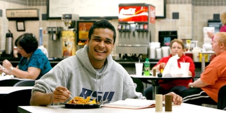 RSU student eating at Hillcat Hut Café