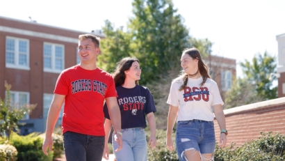 RSU students walking and conversing on campus