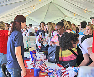 Students getting information from a vendor at career fair.