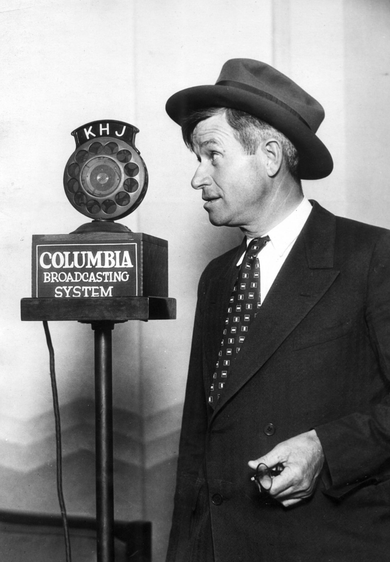 Will Rogers speaking into Columbia microphone