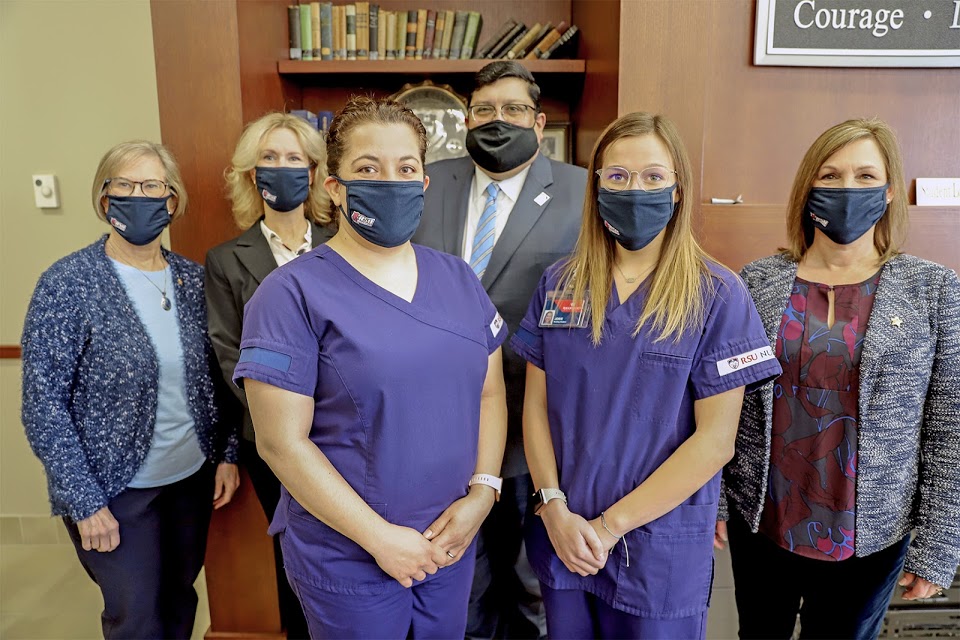 2 nurses and others wearing masks