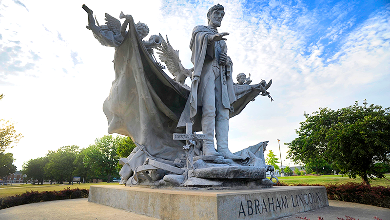 Statue of Abraham Lincoln