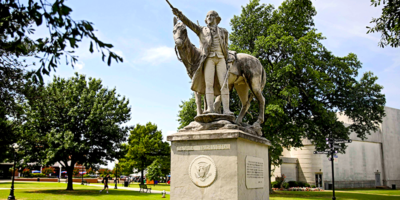 Statue of George Washington with his horse