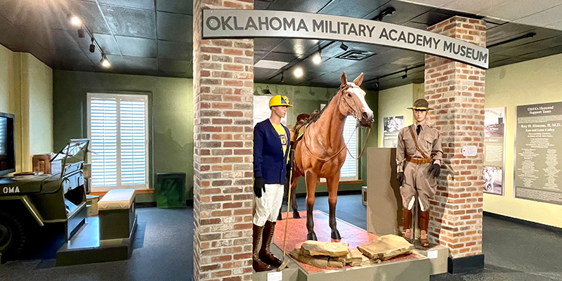 two men and horse statues